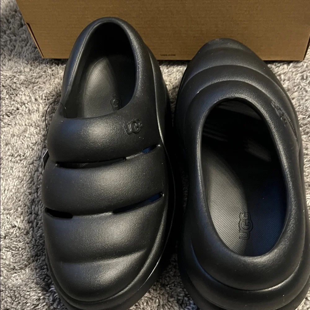 UGG Black Puffer Slide Sandals/sports clogs - Picture 10 of 13
